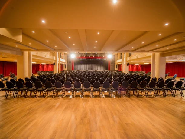 Bestuhlter Saal des Haus Leipzig | Leipzig Convention Bureau Tagungen und Konferenzen in Leipzig – Blick auf den bestuhlten Saal des Haus Leipzig