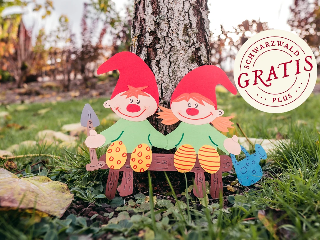 Fensterbild mit Zwergenpaar