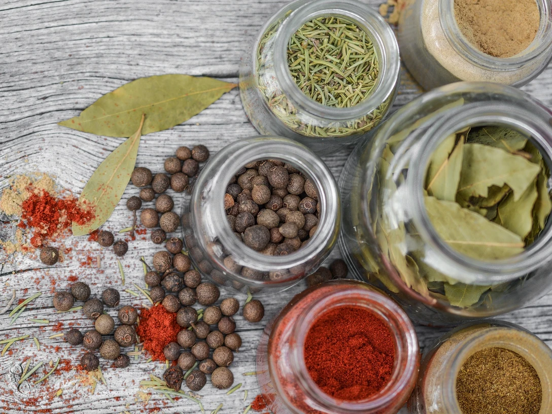 Kräuter & Gewürze | Beispielbild Kräuter & Gewürze | Beispielbild