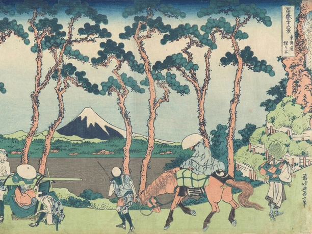 Hodogaya an der Ostmeerstraße, Katsushika Hokusai (1760–1849), Reisende und Pferd vor hohen Kiefern mit Blick auf einen schneebedeckten Berg in Landschaft