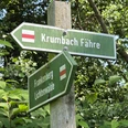Zschopautal Zu sehen sind zwei Wander-Wegweiser.