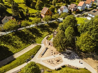 Drohnenaufnahme des Grubenspielplatzes in Friedrichstal