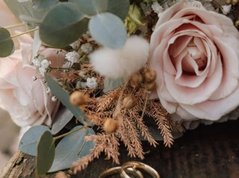 Ein handgefertigter Brautstraß aus dem Kleinen Laden Ein handgefertigter Brautstraß aus dem Kleinen Laden