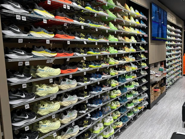 Sportschuhe bei Intersport Sylt