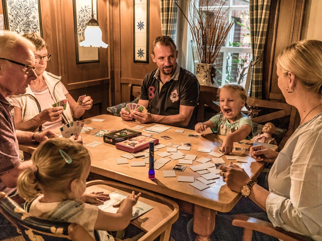 Tisch-Spiele-Nachmittag.jpg Tisch-Spiele-Nachmittag