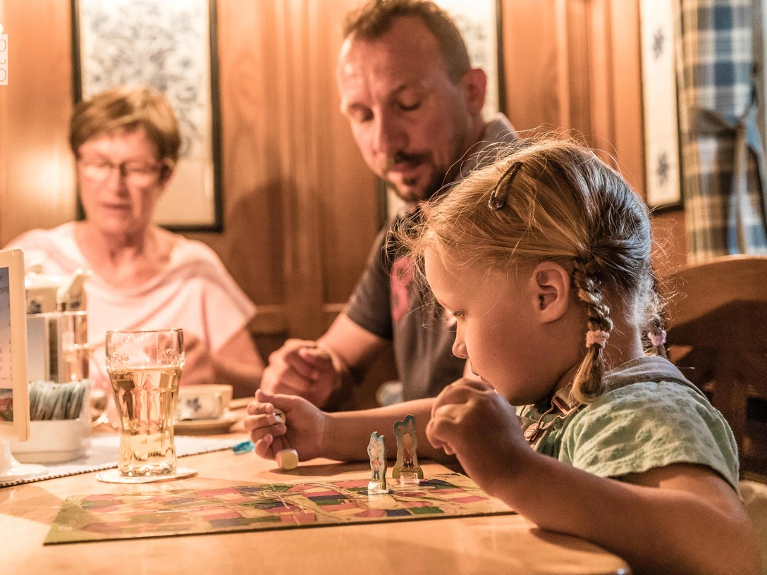 Tisch-Spiele-Nachmittag.jpg Tisch-Spiele-Nachmittag