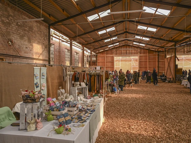 Hof an den Teichen, Hof-Markt mit Kunsthandwerk Hof an den Teichen, Hof-Markt mit Kunsthandwerk