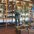 Dörte Schnackenberg in ihrer Töpferei Dörte Schnackenberg in ihrer Töpferei