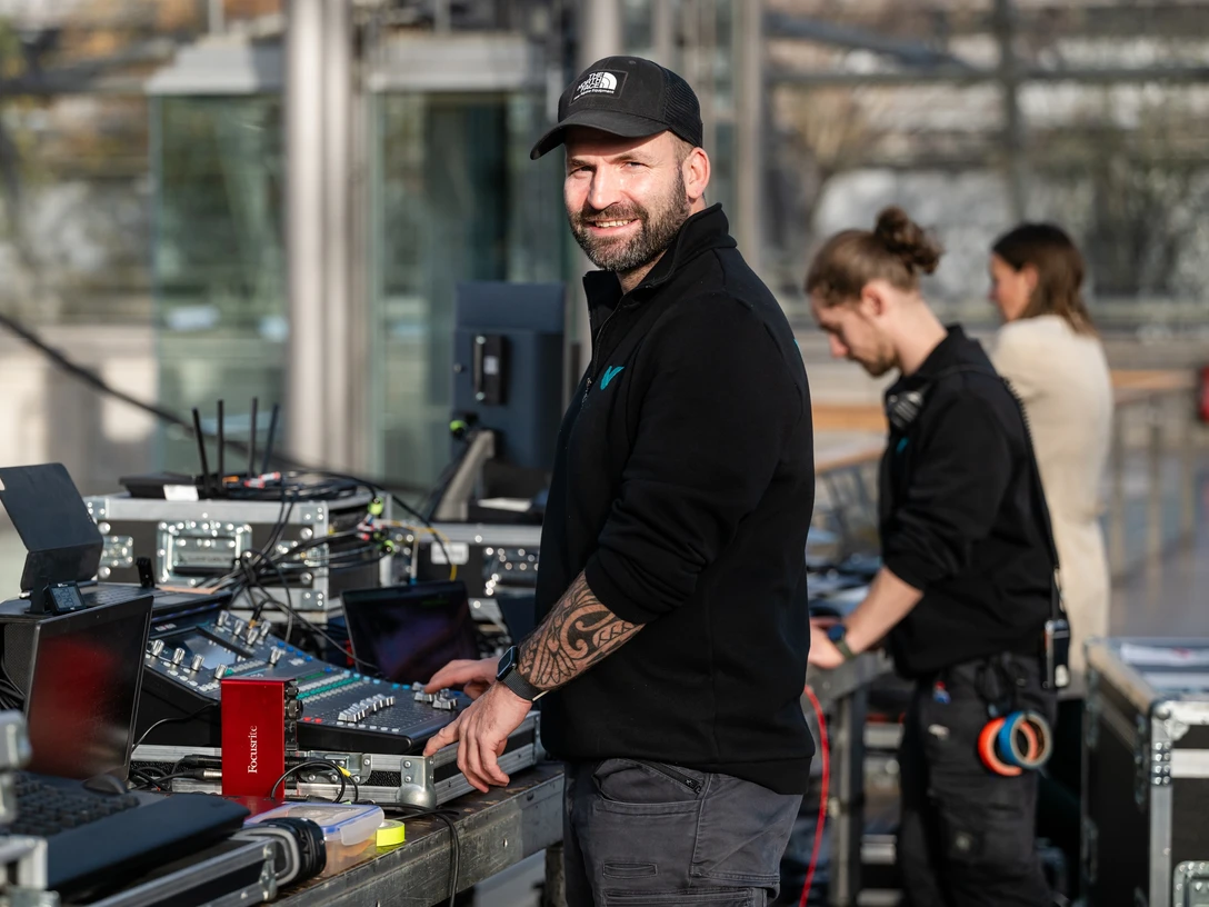 Eik Hofmann, Geschäftsführer der visolite Veranstaltungstechnik GmbH | Leipzig Convention Bureau Eik Hofmann, Geschäftsführer der visolite Veranstaltungstechnik GmbH – präsentiert vom Leipzig Convention BureauEik Hofmann, CEO of visolite Veranstaltungstechnik GmbH – presented by Leipzig Convention Bureau