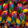 Fasching.png Bunte Luftschlangen und Konfetti verbreiten fröhliche Faschingsstimmung und Feierlaune.