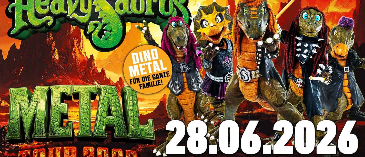 Heavy Saurus Metal.jpg Fünf Dinofiguren in bunter Rockkleidung posieren vor feuriger Kulisse für die Heavysaurus Metal Tour 2026.