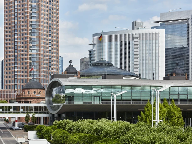 Forum Messe Frankfurt - Exterior shot View of the Forum at Messe Frankfurt, with the Messeturm tower in the background.