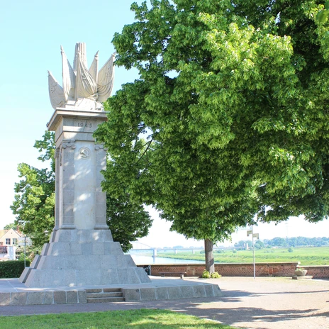 Torgau, Denkmal der Begegnung, Foto Stadt Torgau.jpg