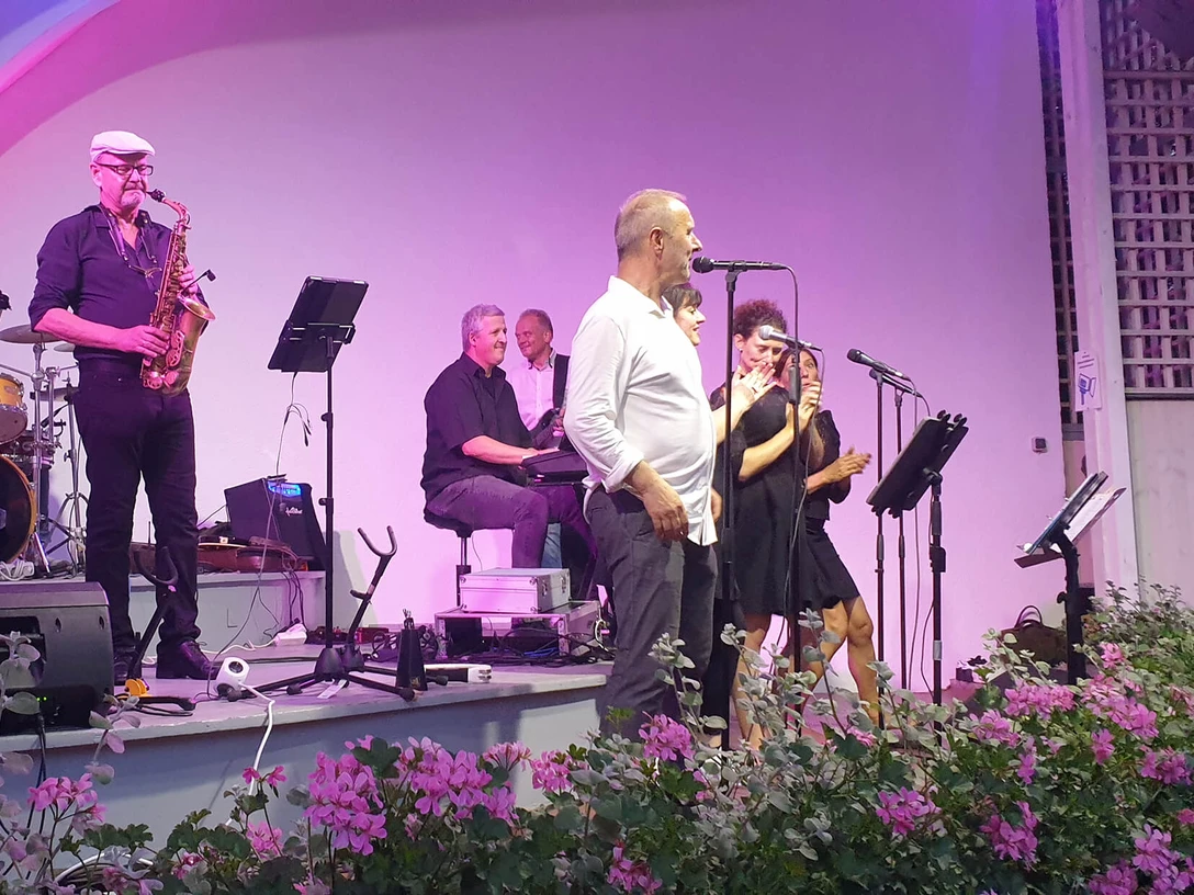 Blues-Blosn.jpg Die Blues Blosn bei Live-Auftritt im Brunnenhof Bad Aibling