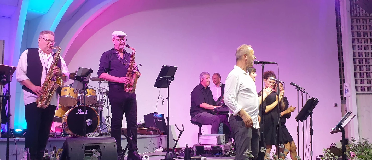 Blues-Blosn.jpg Die Blues Blosn bei Live-Auftritt im Brunnenhof Bad Aibling