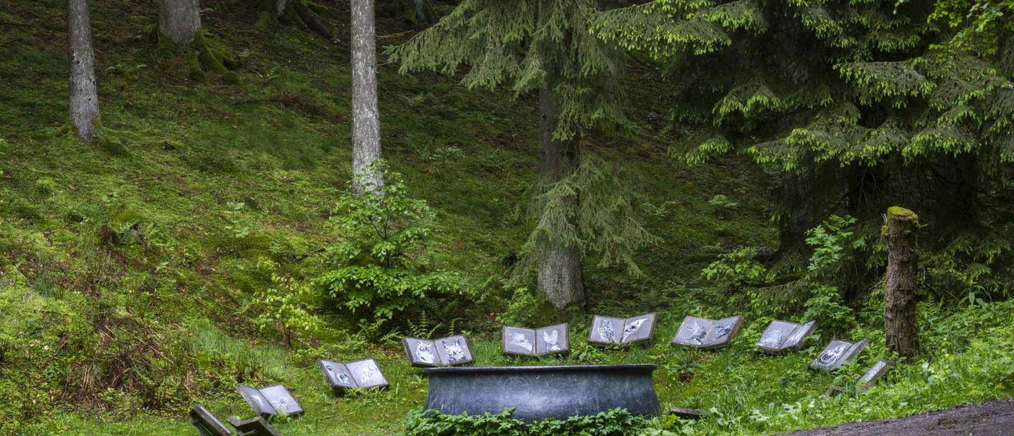 Skulptur Hexenplatz von Lili Fischer am WaldSkulpturenWeg Wittgenstein - Sauerland