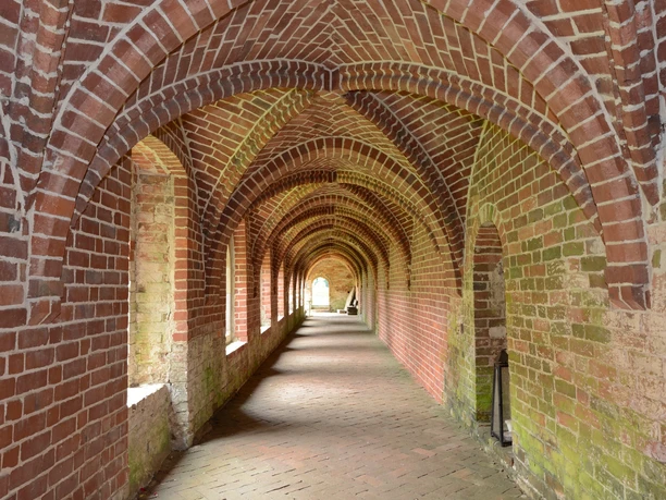 Säulengang im Stift Börstel