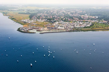 Zwenkauer See - Leipziger Neuseenland Luftaufnahme des Zwenkauer Sees mit Blick auf den Hafen im Leipziger Neuseenland.