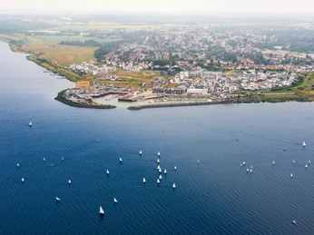 Zwenkauer See - Leipziger Neuseenland Luftaufnahme des Zwenkauer Sees mit Blick auf den Hafen im Leipziger Neuseenland.