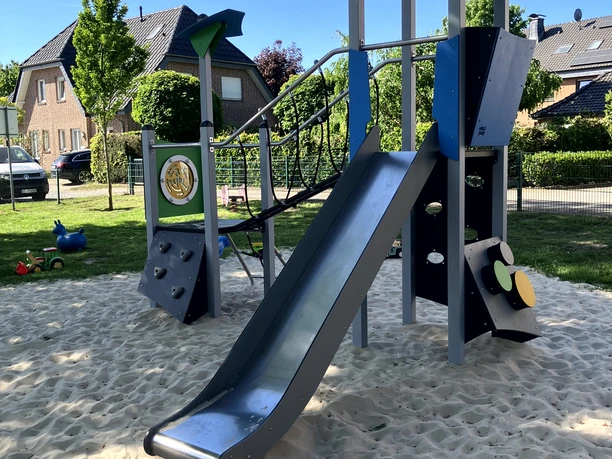 2025_Masurenstraße_Kombi-Spielanlage_.jpg