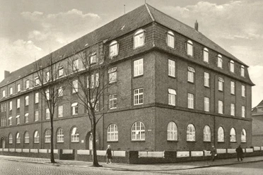 Windstärke 10-Frauenwohnheim am Elfenweg. Archiv Hort Huthtsfeldt.jpg
