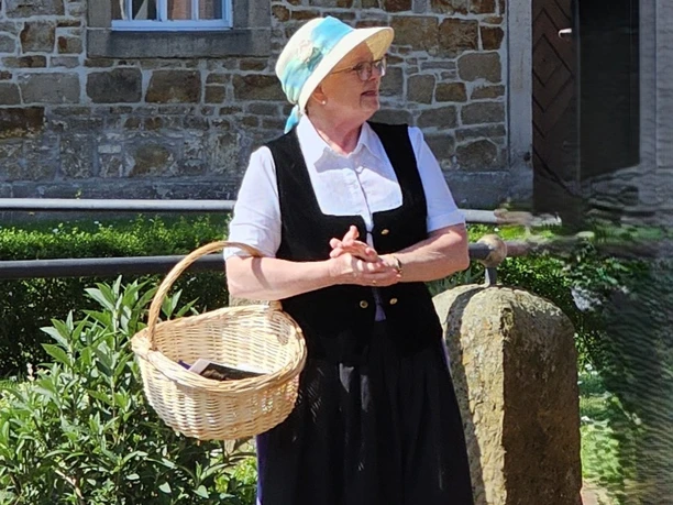 2026_07 + 10 Zuckerbäckers Liebling Schankwirtin Anni (002).jpg