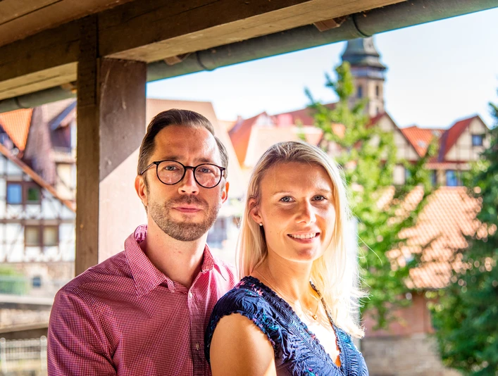 Paar auf der Mühlenbrücke (c) Hann. Münden Marketing GmbH, Y-SITE.jpg