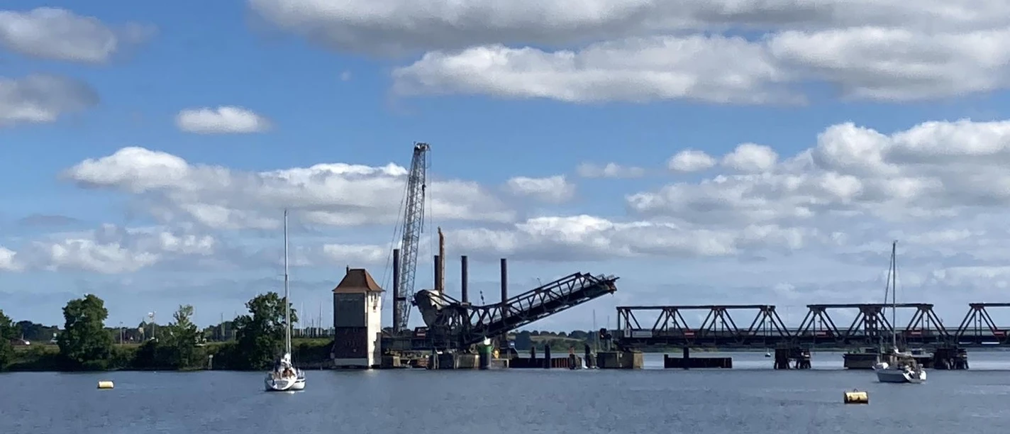 Brücke Lindaunis Andrea Simons Schleibereisung 2022 (2) - Kopie.JPG