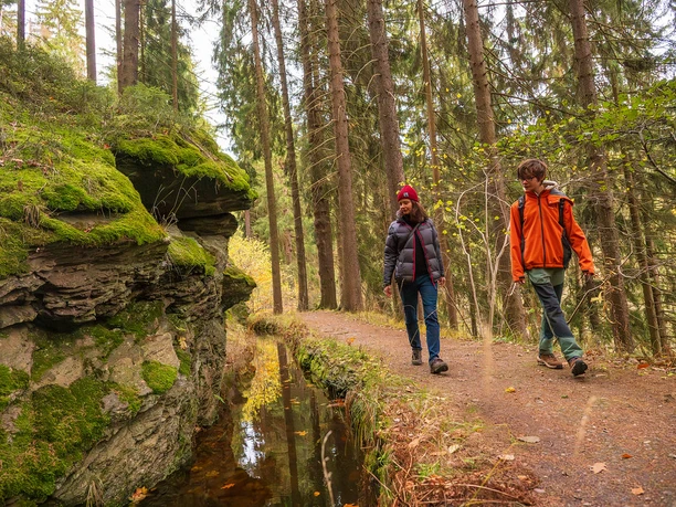 Wanderer am Floßgraben