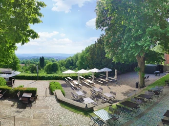 Biergarten mit Panorama Biergarten mit Panorama