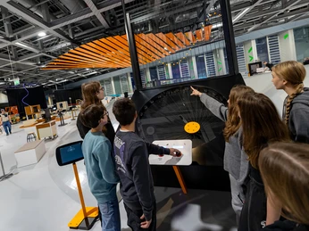 Die neue Riesensinuswelle ist beeindruckend und kann man selbst antreiben. Foto Andreas Rudolph.jpg