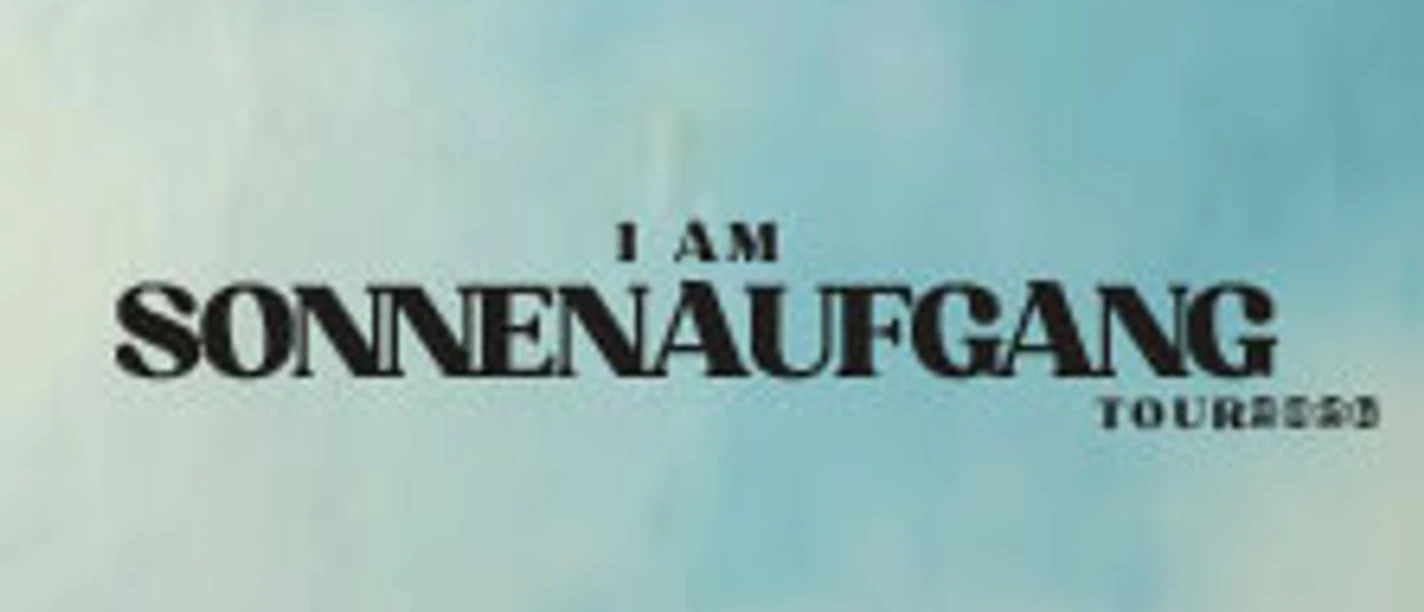Heller Verlauf mit Schrift Frida Gold und Titel I Am Sonnenaufgang Tour 2026 zentriert