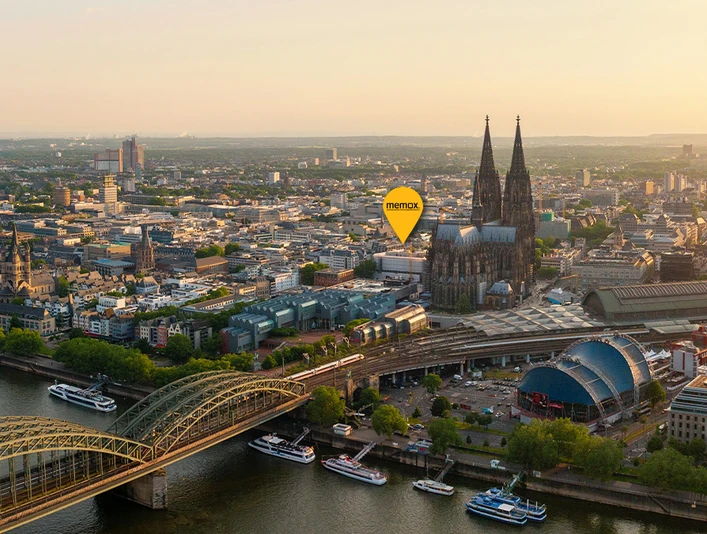 memox CGN Dom Panorama von Köln in sanftem SonnenlichtPanorama of Cologne in soft sunlight
