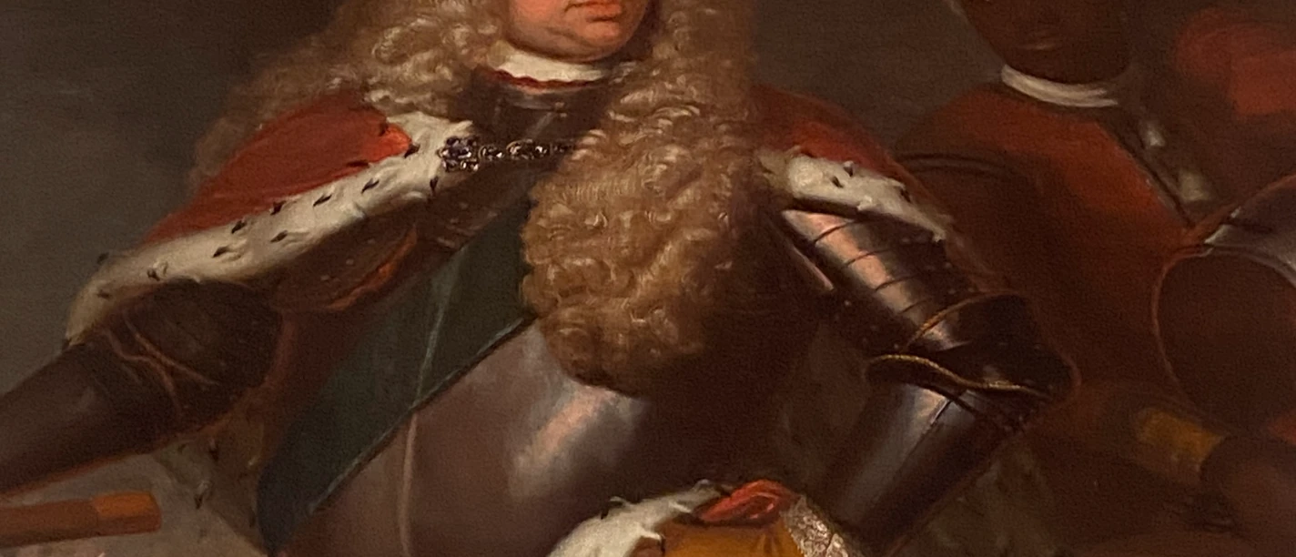 LAK: Georg Albrecht von Ostfriesland Erzähltheater Gemälde eines adligen Mannes in Rüstung mit rotem Mantel und weißem Hermelinbesatz, daneben ein Diener.