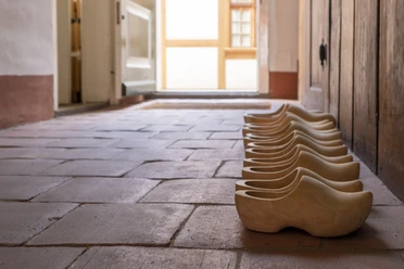 Eingang im Jan Boumann Haus Eingang im Jan Boumann Haus mit Holzschuhen