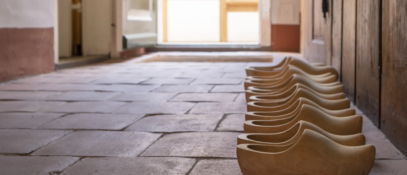 Eingang im Jan Boumann Haus Eingang im Jan Boumann Haus mit Holzschuhen