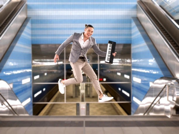 Kabarett auf Juist: "Der Liebesalgorithmus" - Andreas Langsch.jpg Kabarett auf Juist: "Der Liebesalgorithmus" - Andreas Langsch