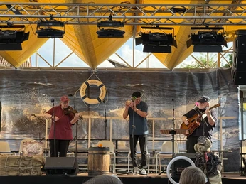 Live Gunnar Wiegand mit what shall we do.jpeg