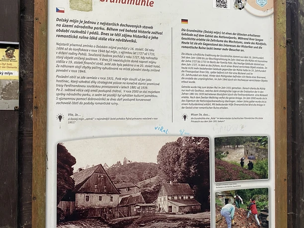 Schautafel an der Grundmühle Informationstafel mit Schrift.