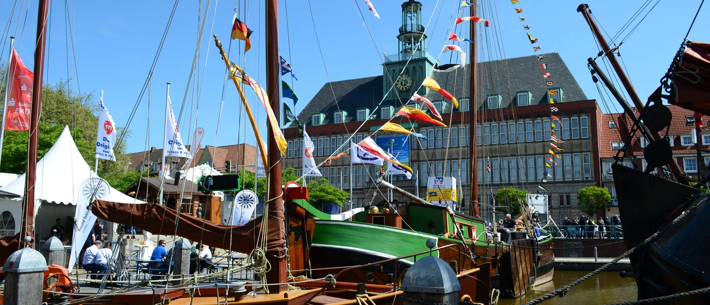 Matjestage_Sandra Langenbach.JPG The traditional ships in the Delft during the Matjestage. View of the Landesmuseum