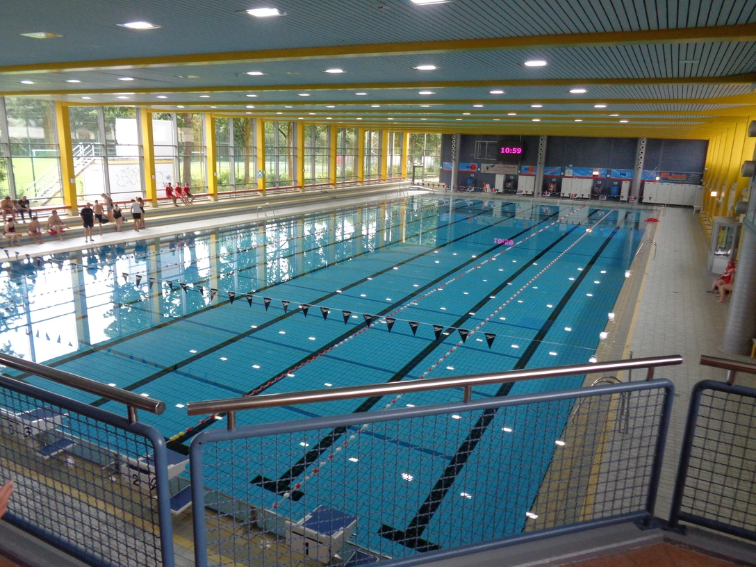 Bad 3/Stadionbad (c) Tanja Albert.JPG 50-Meter-Bahn im Bad 3, Stadionbad