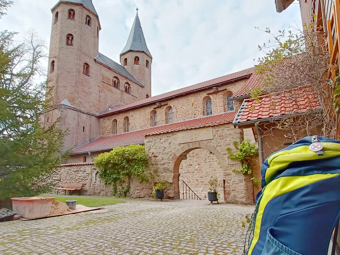 hkww_kloster_druebeck_rucksack_kirche_jf-web-2.jpg