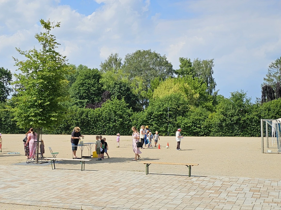 2026_06_17 Erlebnis-Tag vor der Stadtbücherei.jpg