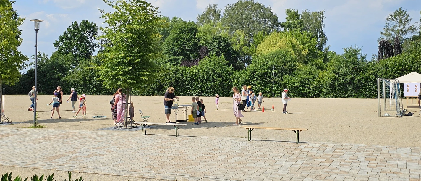 2026_06_17 Erlebnis-Tag vor der Stadtbücherei.jpg