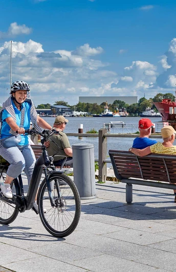Radeln an der Schleuse Brunsbüttel