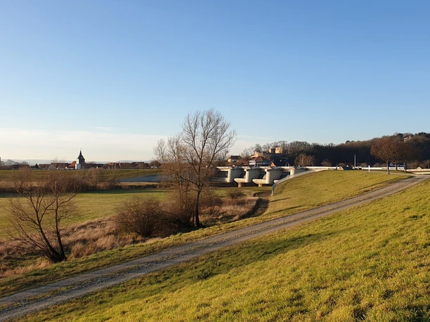 1Leinepolder Salzderhelden_Blick auf Das Rückhaltewehr