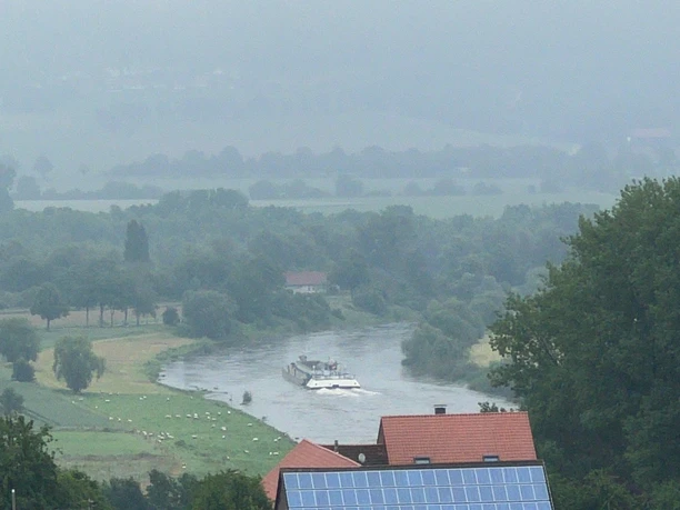 RI13 Hünenburg Route Schiff auf der Weser