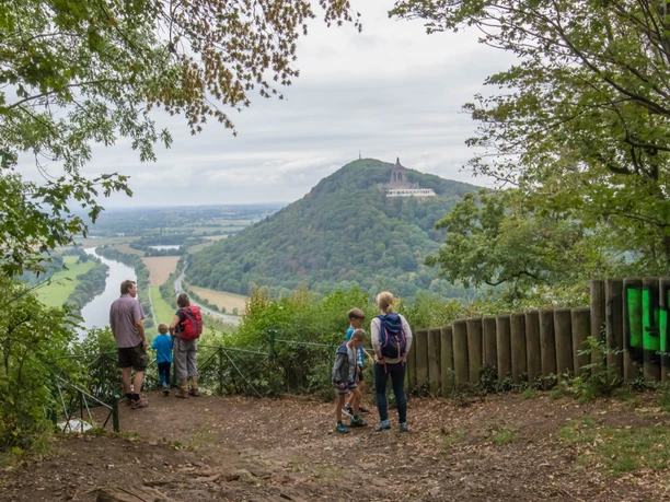 Lernen und Erleben auf dem Wald-Abenteuer-Pfad Station 5 Fernsicht und Fokus