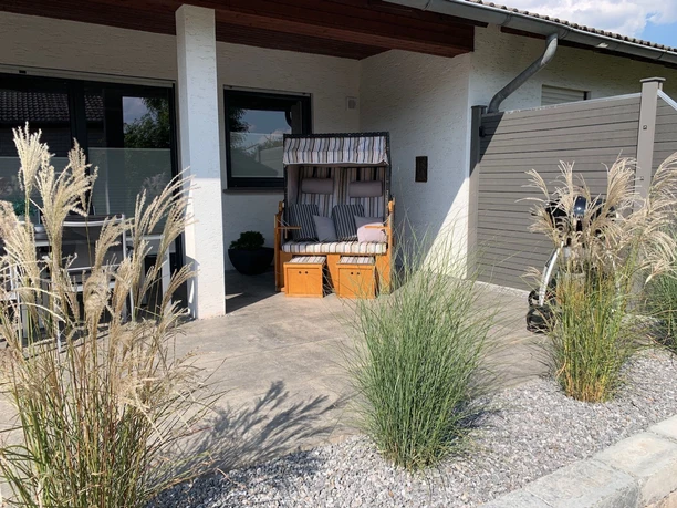 mit Garten, Grill und Terrasse