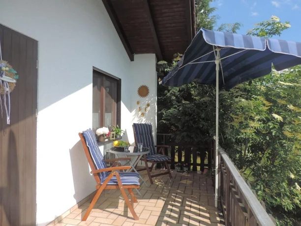 Schlossblick mit Teilseeblick